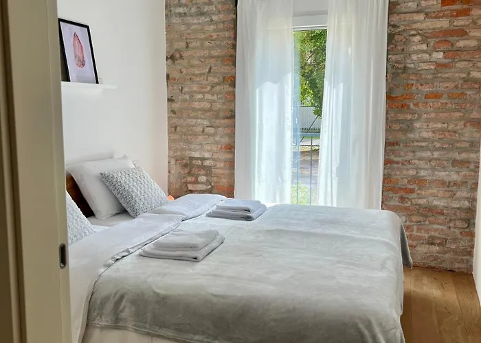 Crystal Self-check-in